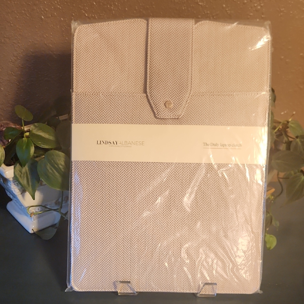 Lindsay Albanese Daily Laptop Clutch NIP Sealed